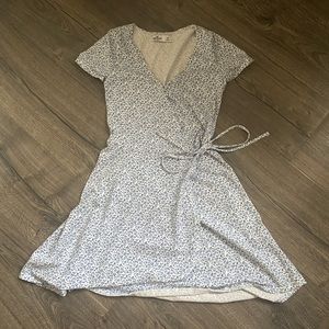 HOLLISTER FLORAL WRAP DRESS